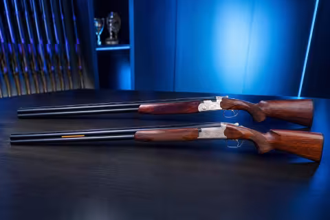 Beretta 686 Silver Pigeon I a Browning B525 Game 1 položené vedľa seba.