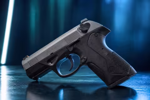 Beretta PX4 Compact Carry 2 so sivým záverom a čiernym rámom bez zásobníka.