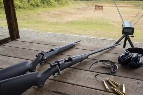 Porovnanie guľovníc .308 Winchester s krátkou a dlhou hlavňou na strelnici