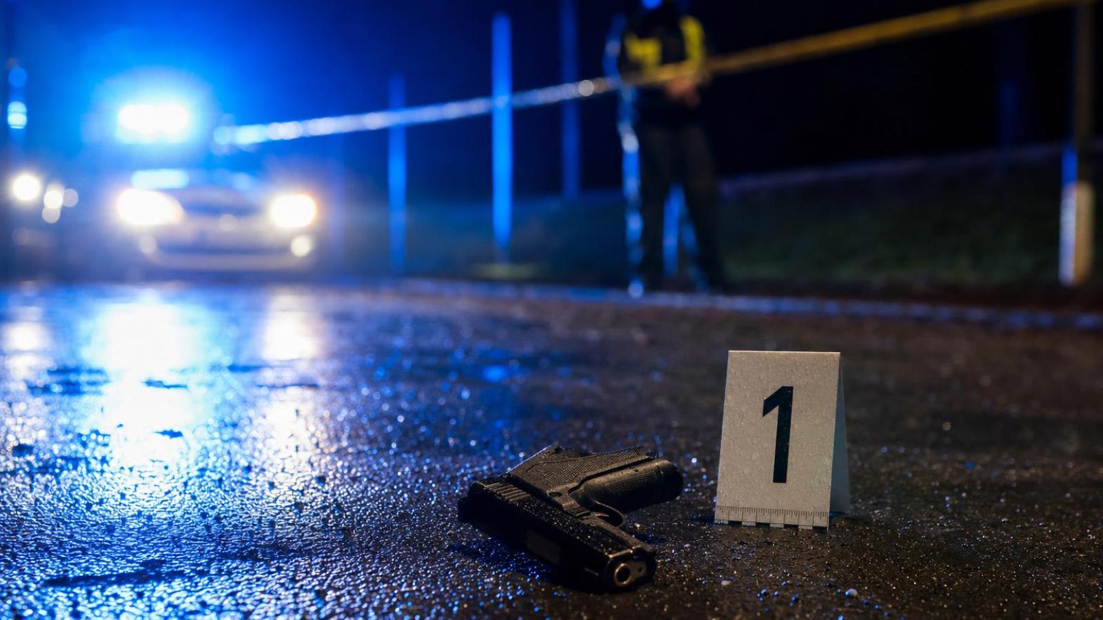 Políciou zaistená krátka zbraň na mieste obranného incidentu